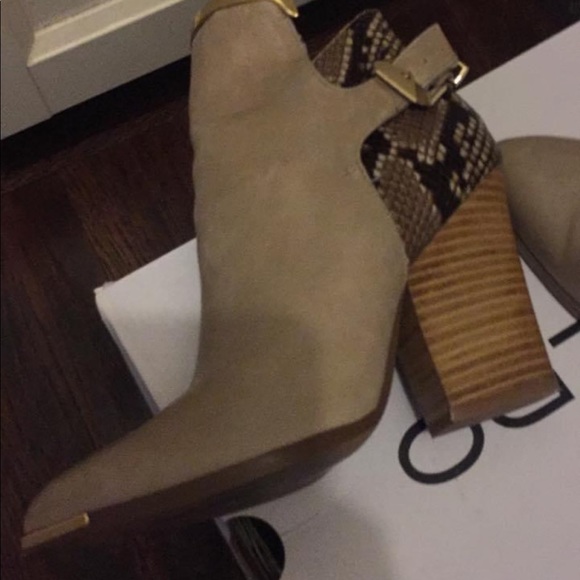 Aldo tan (faux) snakeskin bootie with gold hardware - Picture 3 of 5